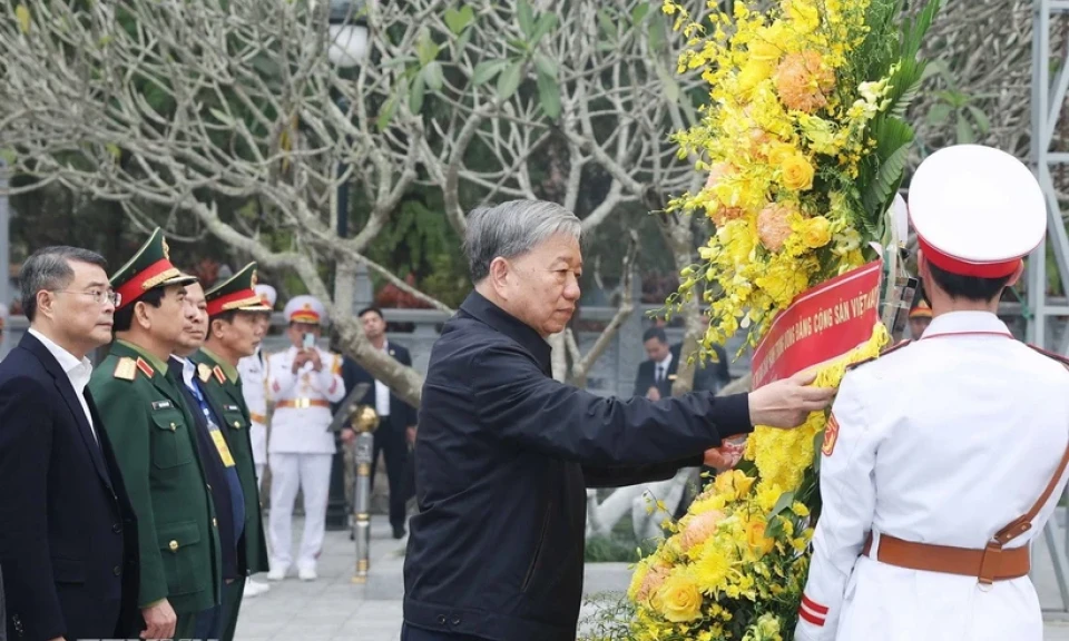 Tổng Bí thư Tô Lâm dâng hương tưởng nhớ và tri ân các Anh hùng liệt sỹ