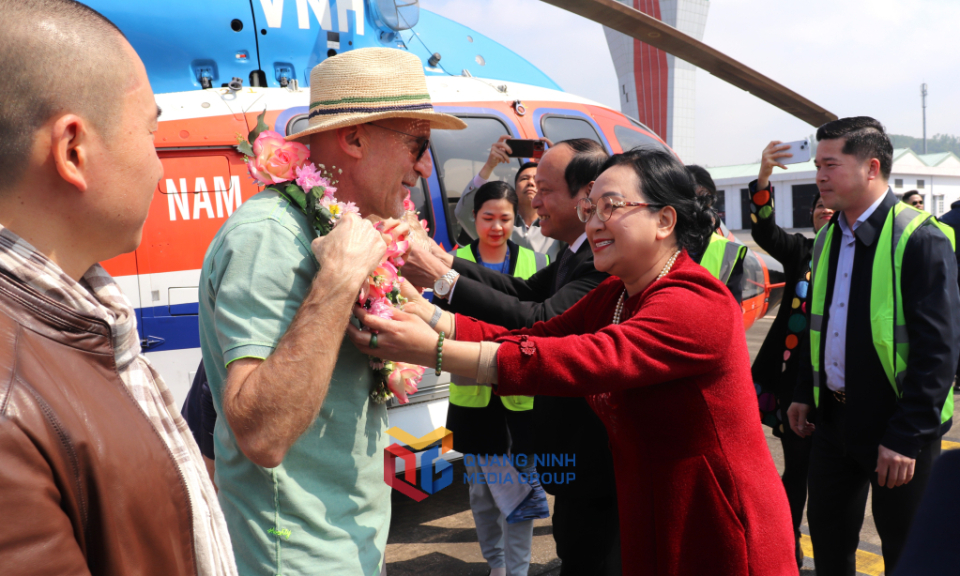 Two American millionaires visit Ha Long Bay