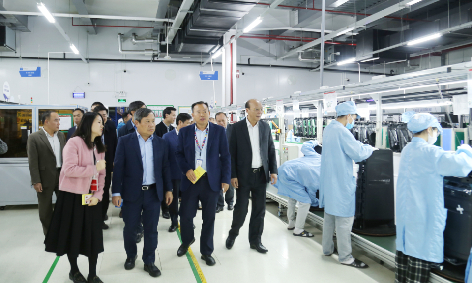Hối hả sản xuất, phấn đấu hoàn thành mục tiêu tăng trưởng