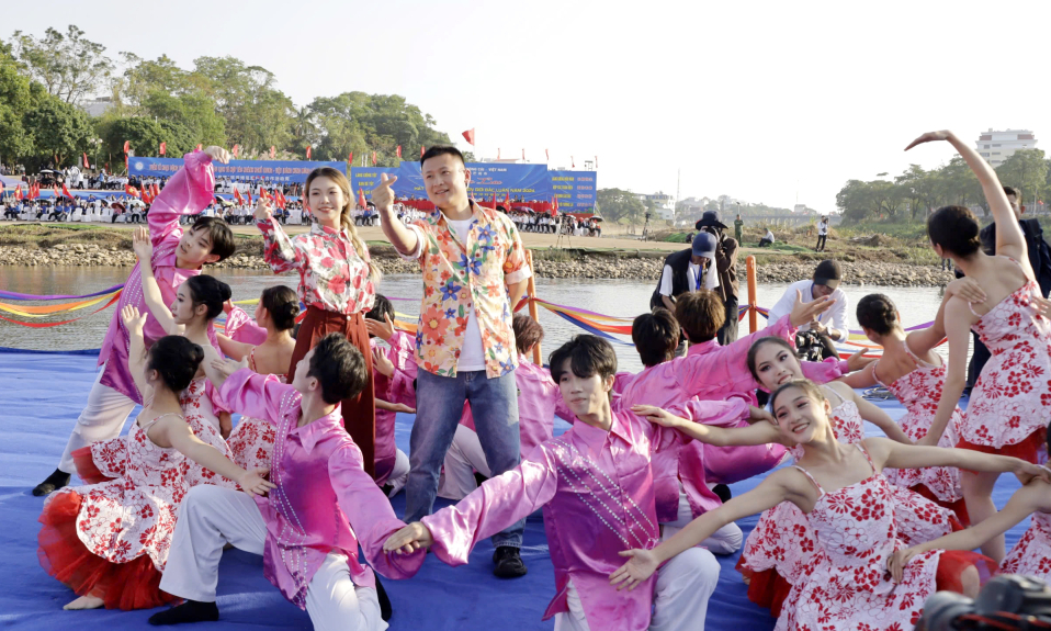 越中边境地区人民情谊深