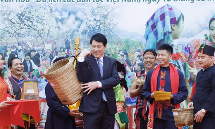 State President highlights traditional cultures of 54 ethnic groups