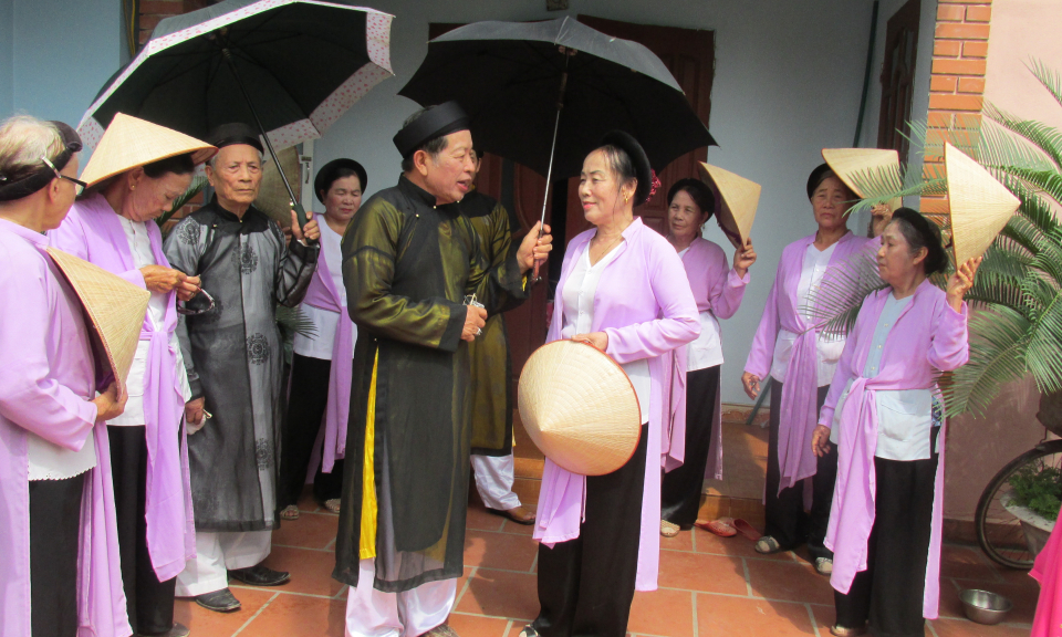 Mùa xuân nghe câu "kết bạn mình ơi" 
