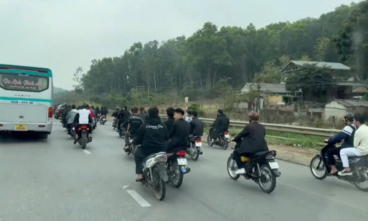 Xử lý 5 trường hợp “đầu trần” điều khiển xe gắn máy trên QL1A