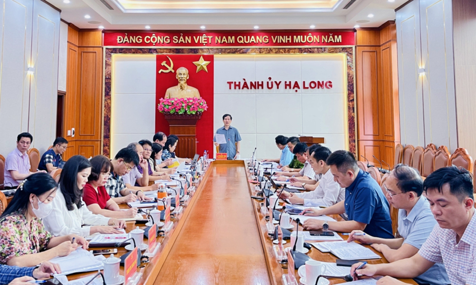Đảng bộ TP Hạ Long: Tập trung trí tuệ, tâm huyết xây dựng văn kiện Đại hội