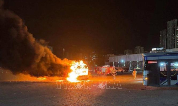 Nhiều xe buýt phát nổ gần Tel Aviv của Israel