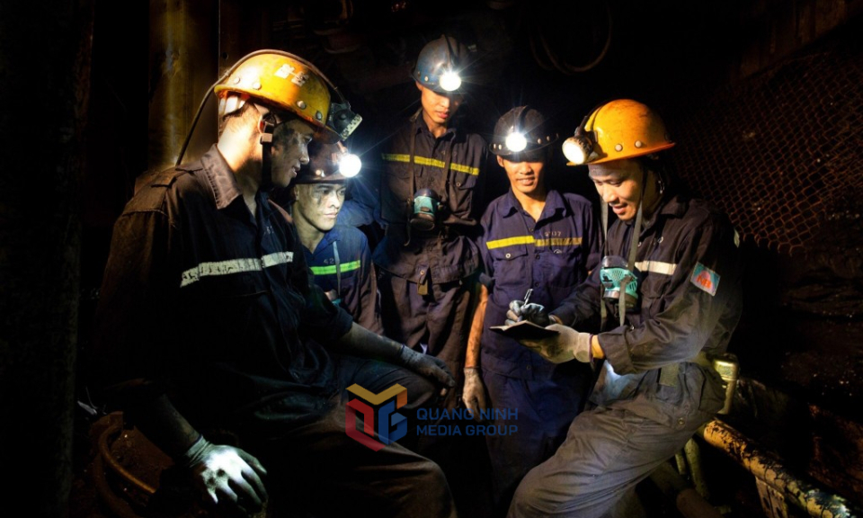 Thi đua lập thành tích chào mừng đại hội đảng các cấp
