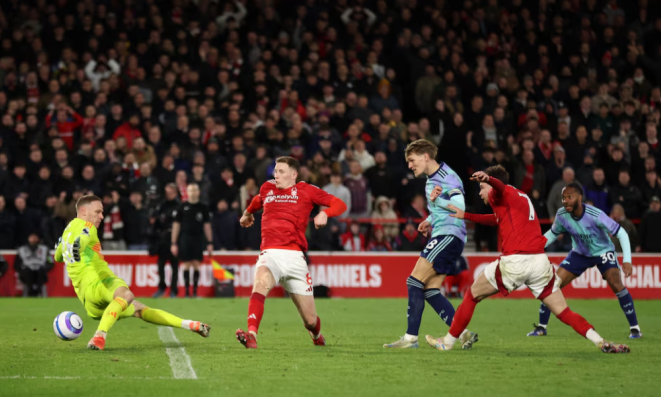 Arsenal lại rơi điểm tại Ngoại hạng Anh