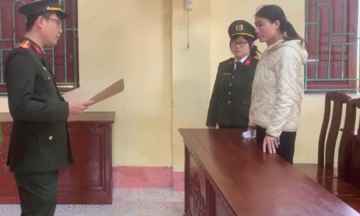 Bắt giam một phụ nữ ở Thái Bình dùng 2 sổ đỏ giả để lừa đảo