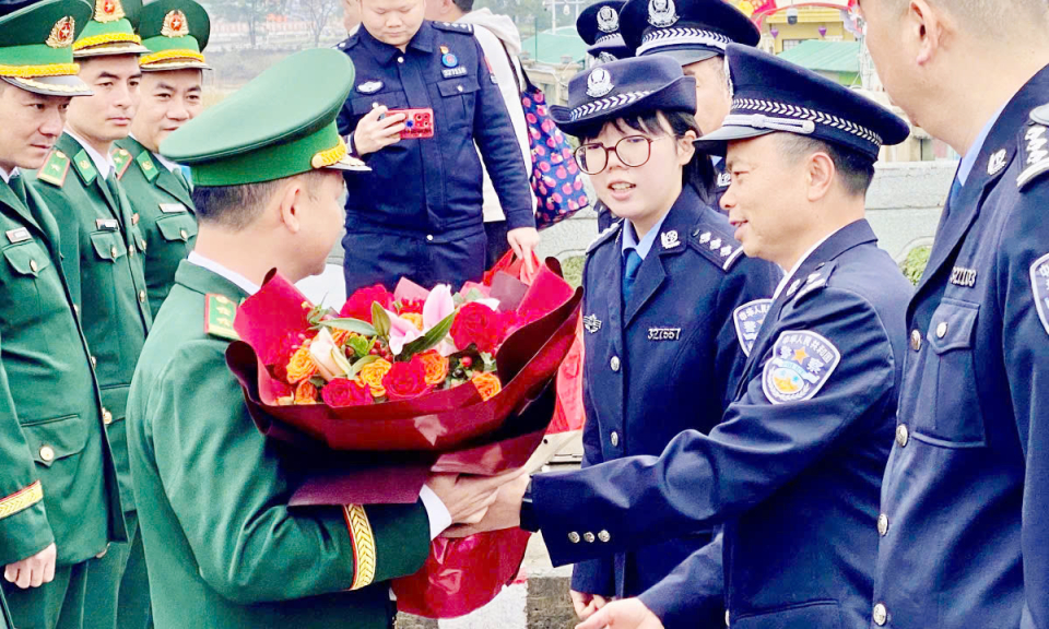 Hội đàm chúc mừng kỷ niệm 66 năm Ngày thành lập Bộ đội Biên phòng Việt Nam