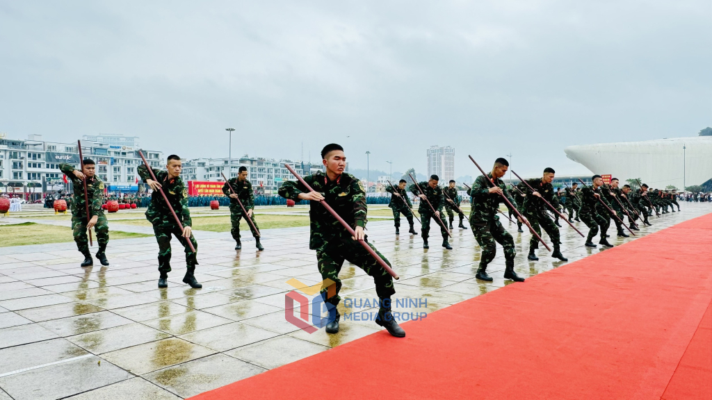 Các lực lượng tham gia biểu diễn võ thuật tại Lễ ra quân huấn luyện.