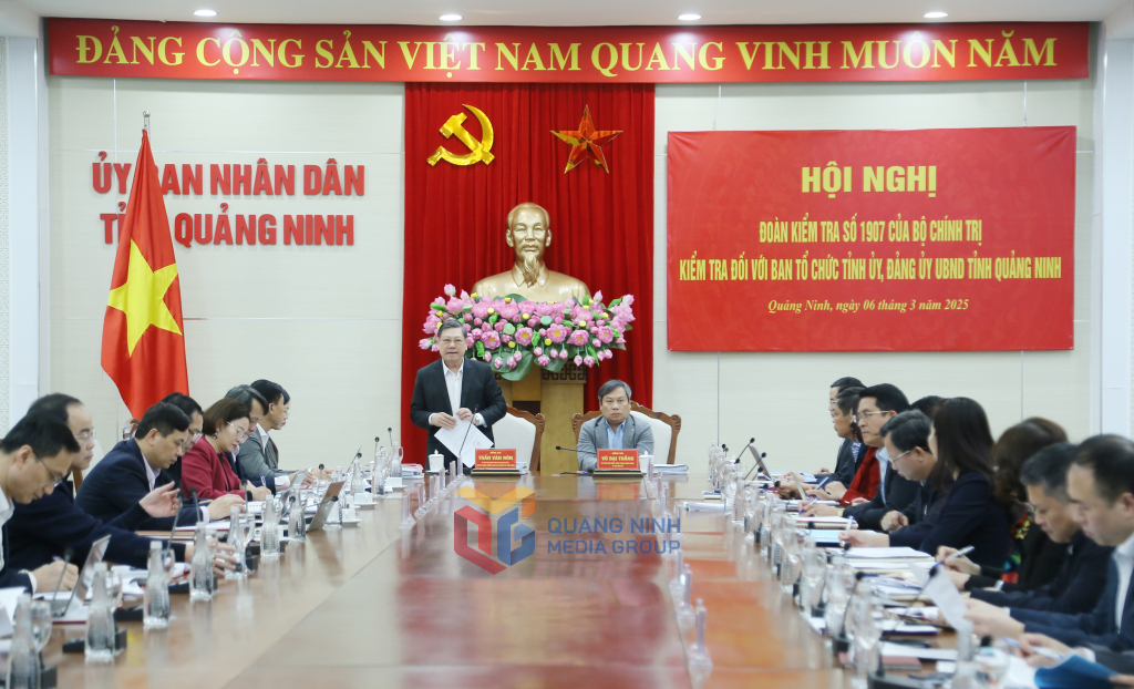 đồng chí Trần Văn Rón, Ủy viên Trung ương Đảng, Phó Chủ nhiệm Thường trực Ủy ban Kiểm tra Trung ương, Phó Trưởng đoàn kiểm tra, kết luận tại hội nghị.