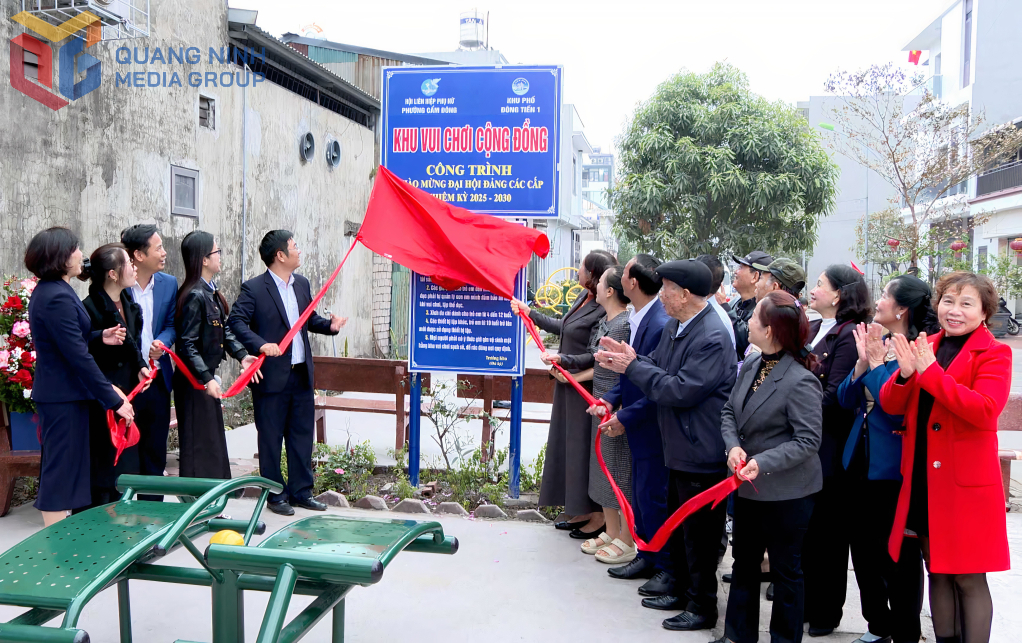 Hội LHPN phường Cẩm Đông (TP Cẩm Phả) khánh thành, gắn biển công trình Khu vui chơi cộng đồng tại khu phố Đồng Tiến 1.