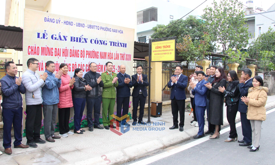 Phường Nam Hòa gắn biển công trình chào mừng Đại hội đảng các cấp, nhiệm kỳ 2025-2030.