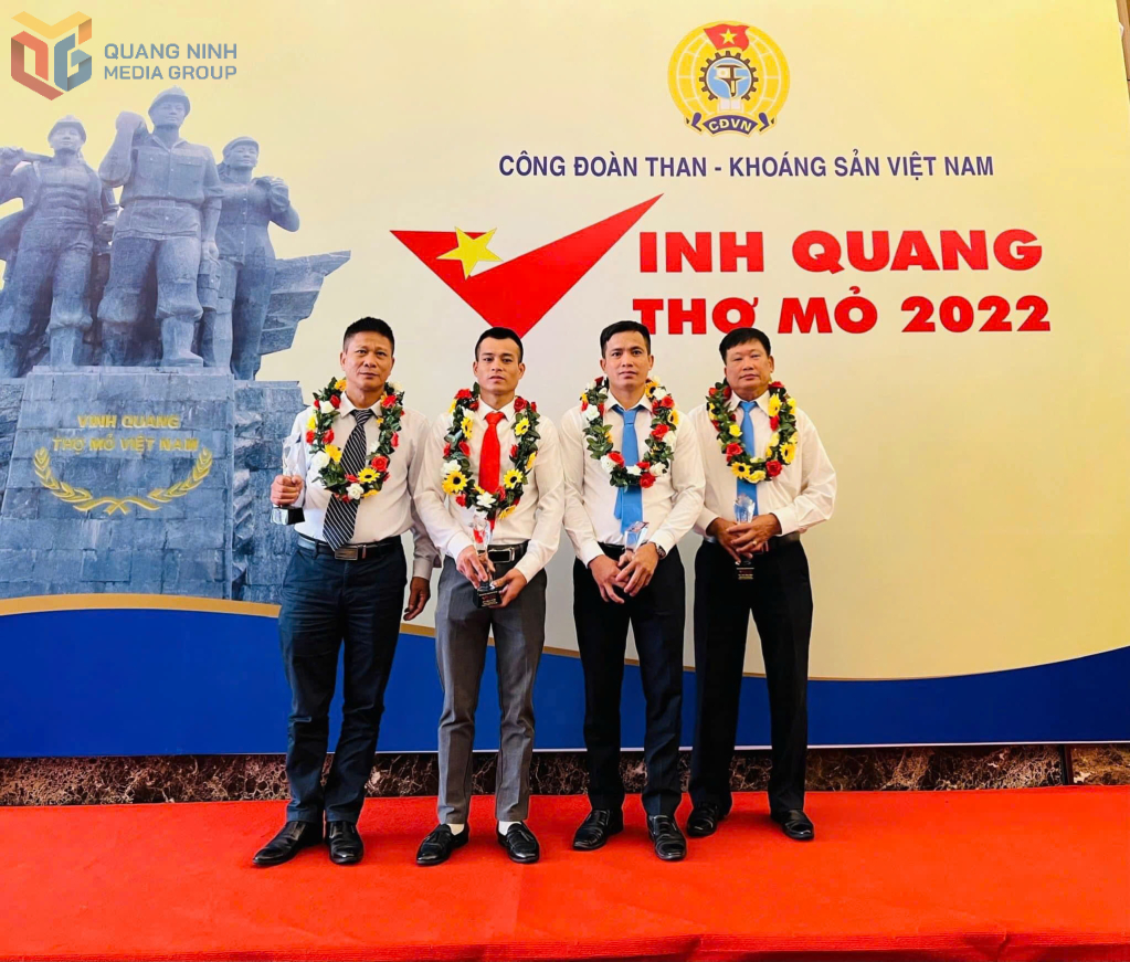 Với những thành tích đạt được, anh Phùn A Nhì được Tập đoàn TKV trao giải thưởng “Vinh quang thợ mỏ” năm 2022.