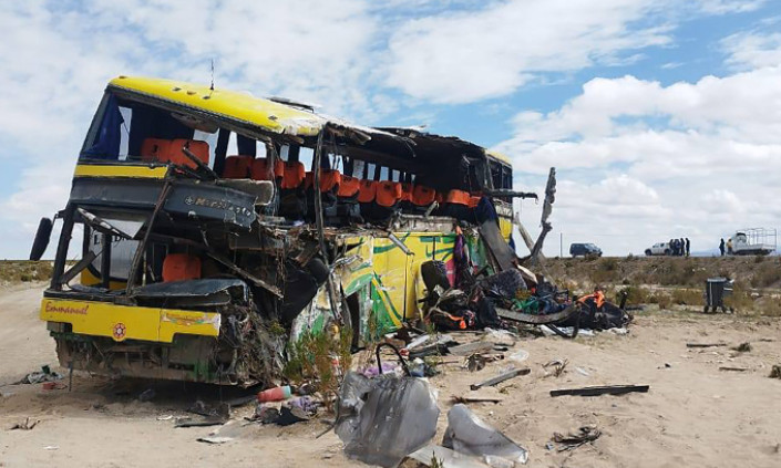 Hai xe khách đâm trực diện ở Bolivia, 37 người thiệt mạng