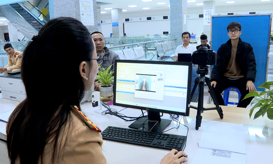Quảng Ninh: 13 Công an cấp xã được tiếp nhận hồ sơ đổi, cấp lại giấy phép lái xe