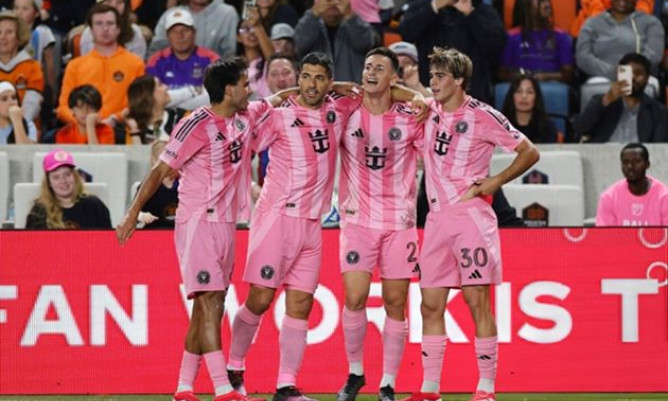 Vắng Messi, Suarez chốt hạ chiến thắng cho Inter Miami