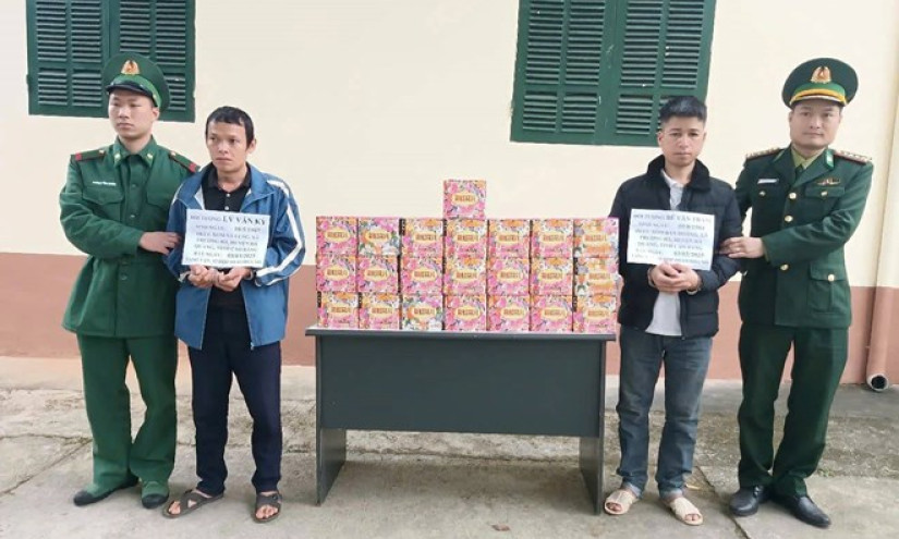 Bắt 2 người đàn ông, thu giữ 33kg pháo nổ