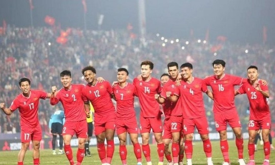 Một loạt tuyển thủ Việt Nam được xóa thẻ
