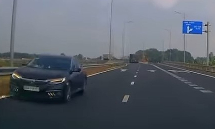 Lập biên bản tài xế đi ngược chiều trên đường dẫn cao tốc vì... lỡ chạy quá lối rẽ