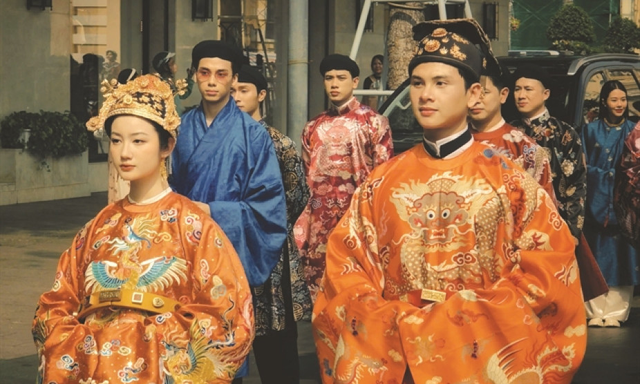 Parading in Vietnamese traditional costume in HCM City