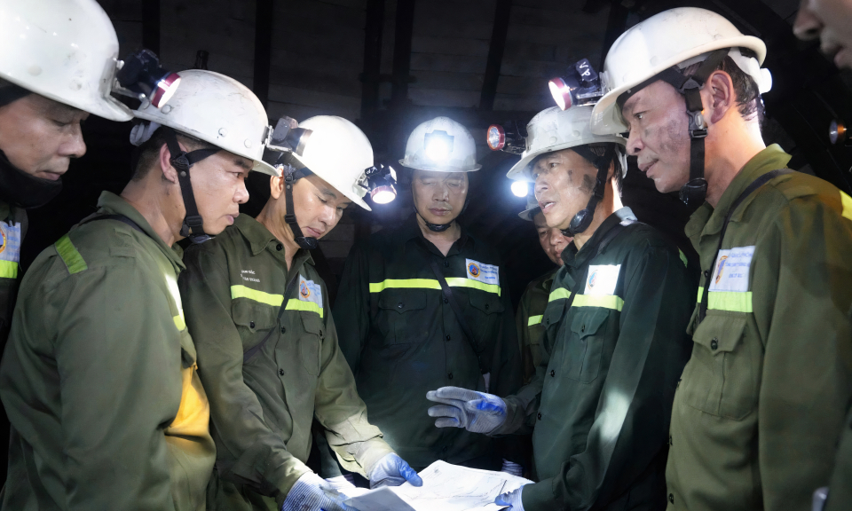 Tổng Công ty Đông Bắc kiểm tra thực tế sản xuất tại Công ty 91