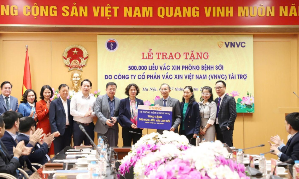 Bộ Y tế tiếp nhận thêm 500.000 liều vaccine sởi được tài trợ