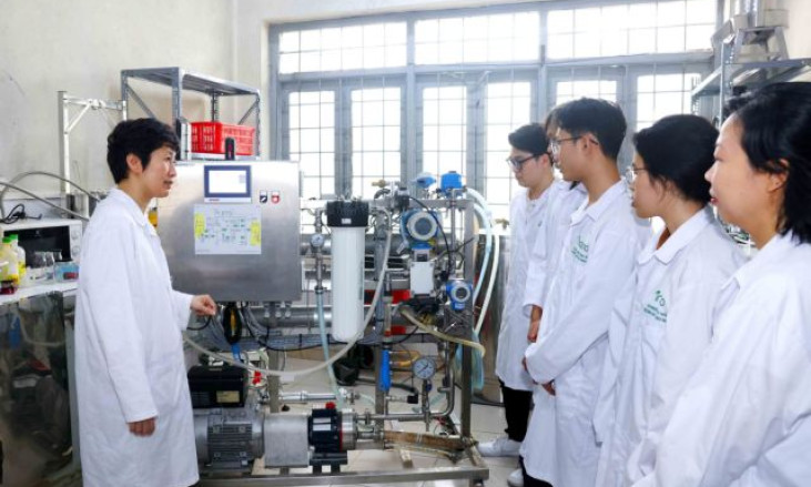 Draft law offers housing, high salaries to attract leading scientists to Việt Nam