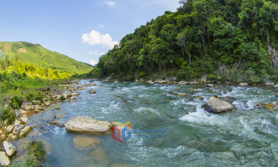 Tranquil beauty of Ba Che in late spring