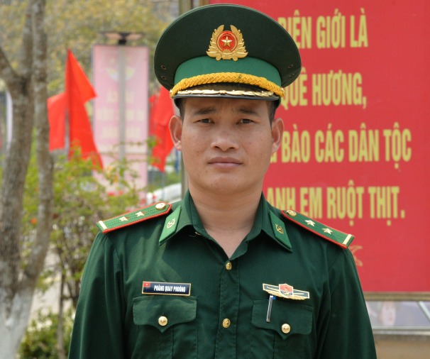 Trung úy Phàng Quay Phoóng