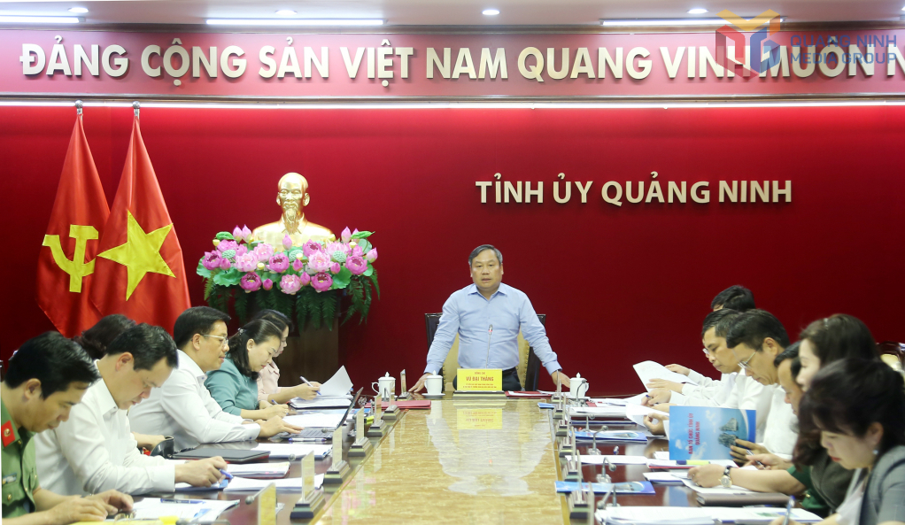 Đồng chí Vũ Đại Thắng Ủy viên Trung ương Đảng, Bí thư Tỉnh ủy, Trưởng Đoàn ĐBQH tỉnh, kết luận cuộc họp.