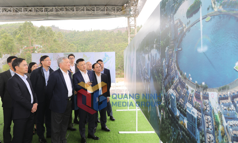 Phó Thủ tướng Thường trực Nguyễn Hòa Bình thăm và làm việc tại Quảng Ninh, tháng 4-2025