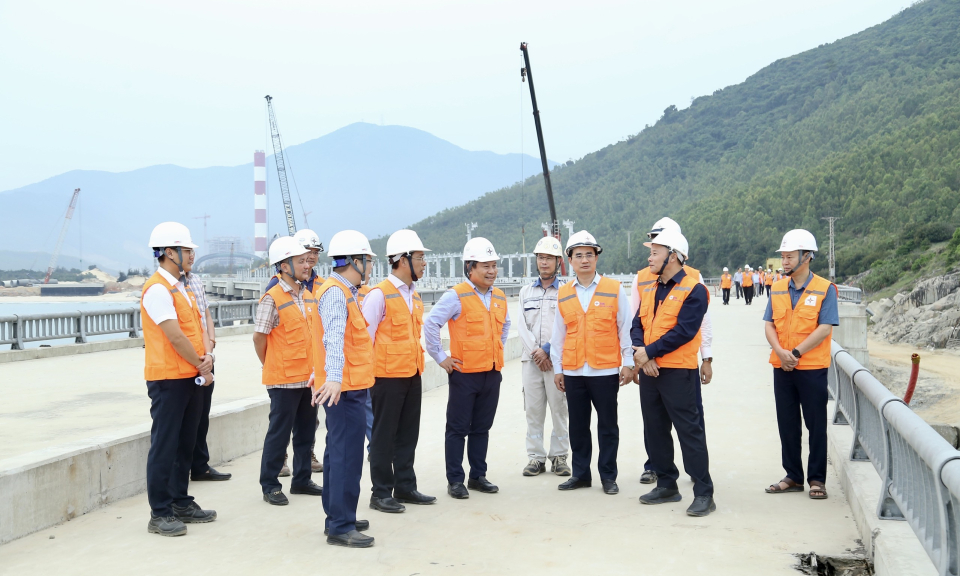 Đoàn đại biểu của tỉnh thăm dự án Nhà máy Nhiệt điện Quảng Trạch I (tỉnh Quảng Bình)