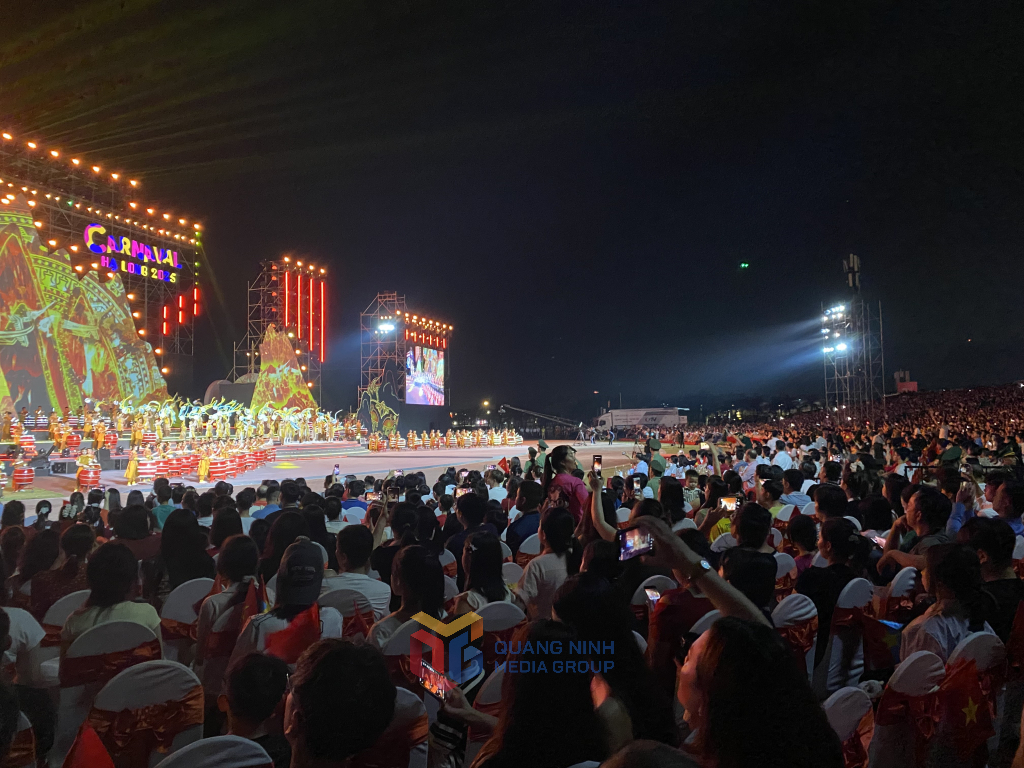 Khoảng 20.000 người dân và du khách tham dự chương trình Carnaval Hạ Long 2025.