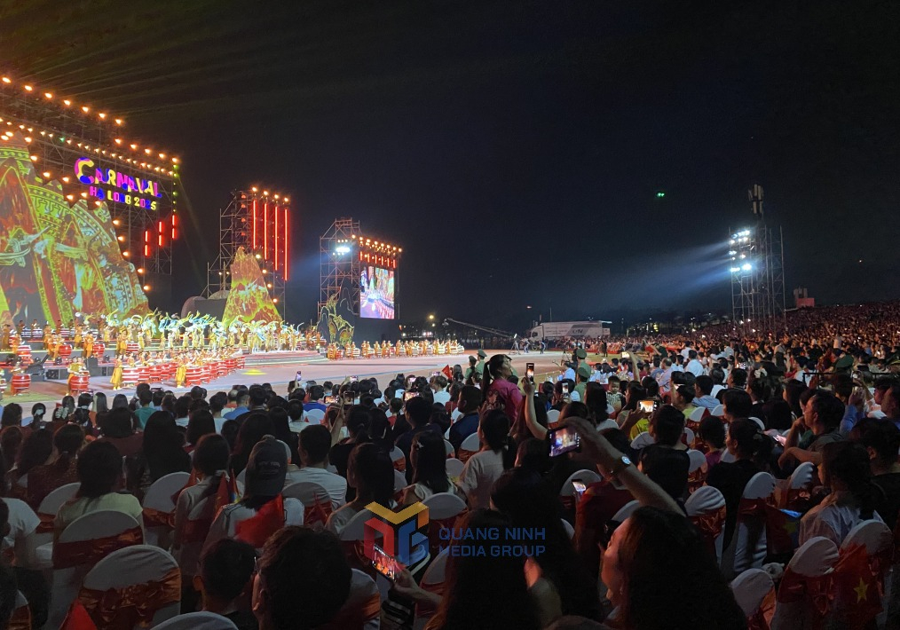 Khoảng 20.000 người dân và du khách tham dự chương trình Carnaval Hạ Long 2025.