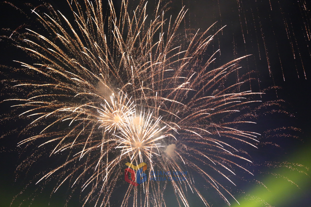 màn bắn phao hoa