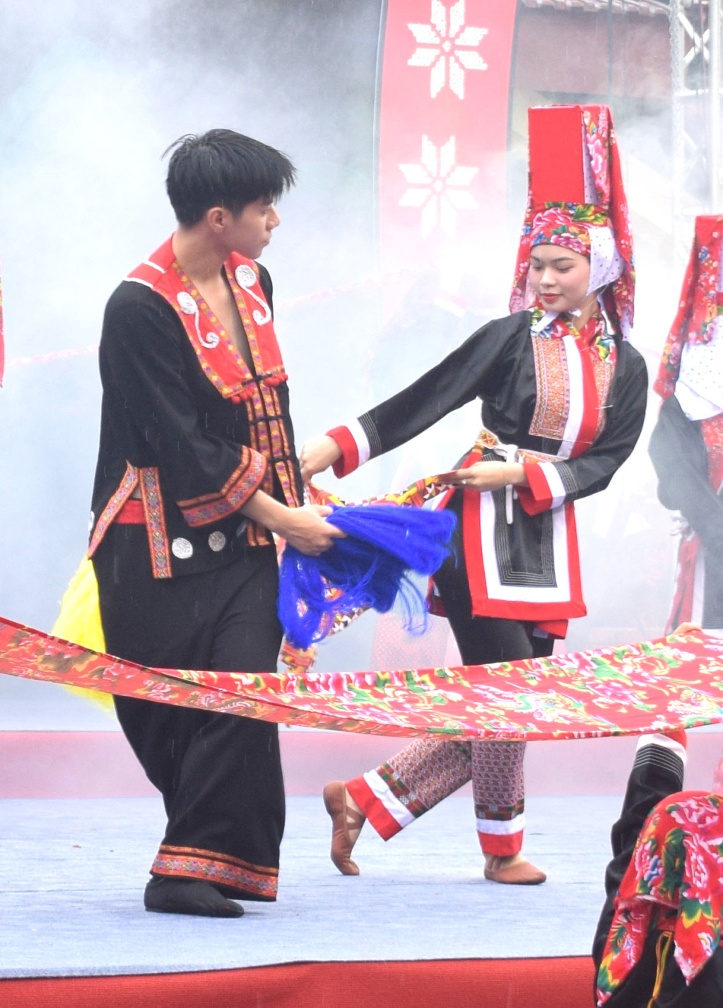 Hội Kiêng gió còn là ngày gặp gỡ yêu thương của các đôi trai gái trong bản