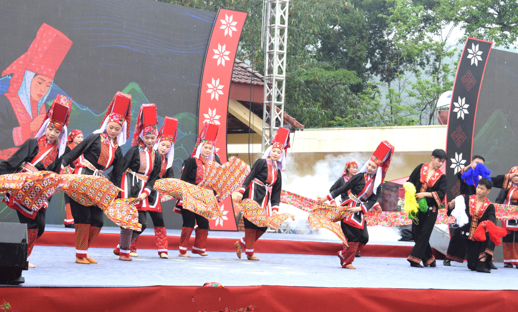 Duyên dáng với những chiếc khăn
