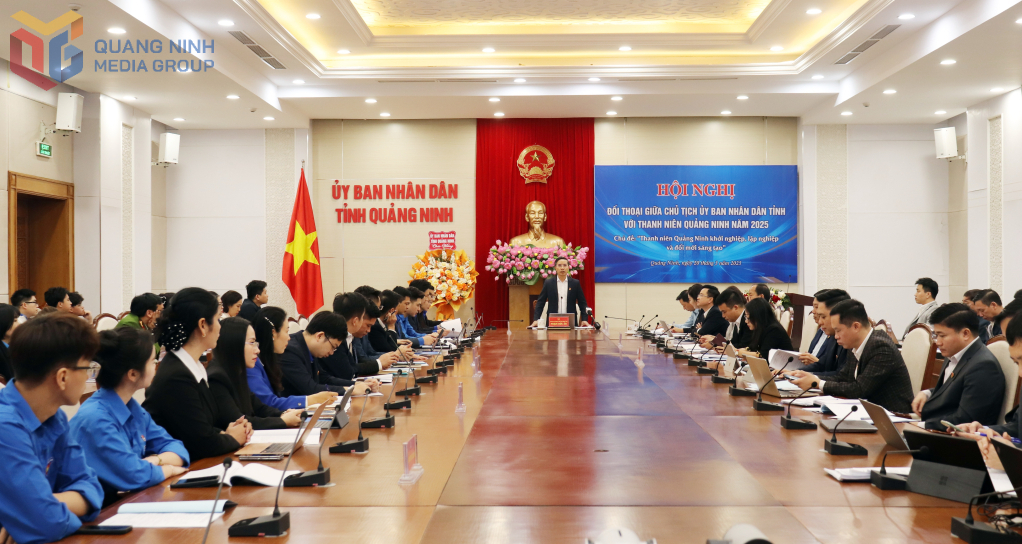 đồng chí Phạm Đức Ấn, Phó Bí thư Tỉnh ủy, Chủ tịch UBND tỉnh chủ trì Hội nghị đối thoại với thanh niên nhân kỷ niệm 94 năm Ngày thành lập Đoàn TNCS Hồ Chí Minh (26/3/1931- 26/3/2025).