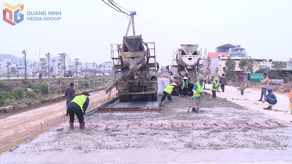 Dự án Tuyến đường dọc mương, bên trái tuyến từ cầu K67 phường Hà Khánh qua cầu Nước Mặn đến đường 336, phường Hà Lầm - một trong những công trình trọng điểm đang được TP Hạ Long đảy nhanh tiến độ.