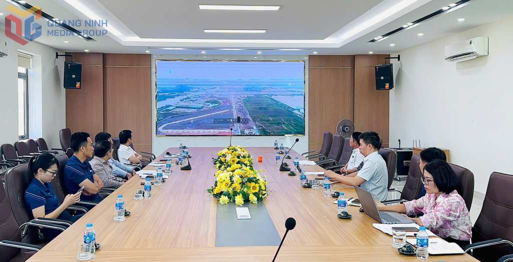 Lãnh đạo IPA Quảng Ninh và TP Uông Bí làm việc với nhà đầu tư CCN Cẩm Thịnh nhằm thúc đẩy các giải pháp thu hút các nhà đầu tư thứ cấp.