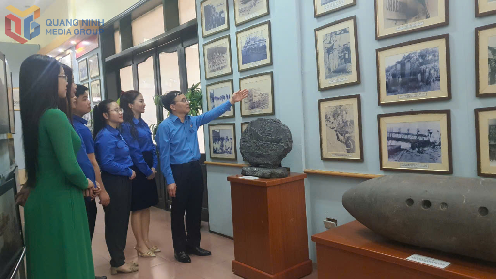 Ảnh với chú thích