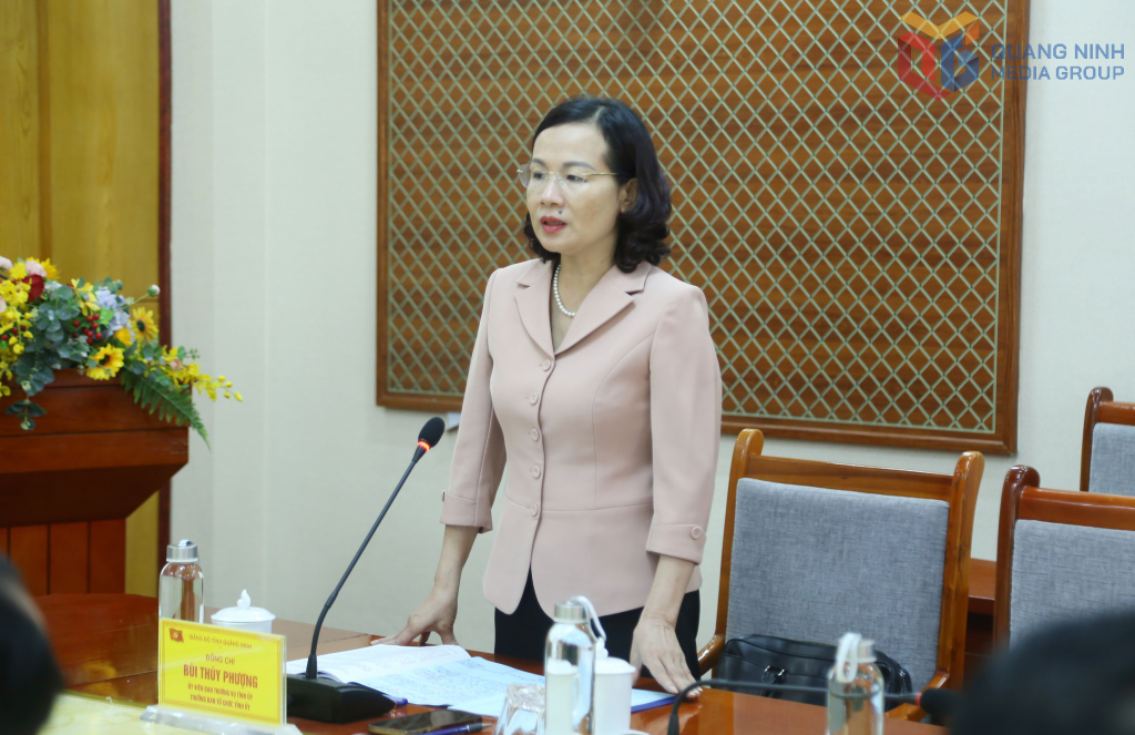 Đồng chí Bùi Thúy Phượng, Trưởng Ban Tổ chức Tỉnh ủy, phát biểu tại cuộc làm việc.