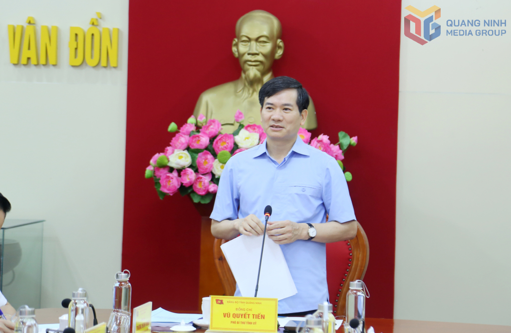 Đồng chí Vũ Quyết Tiến, Phó Bí thư Tỉnh ủy kết luận cuộc làm việc với Ban Thường vụ Tỉnh ủy.
