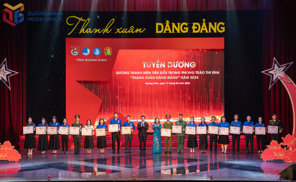 Ban Thường vụ Tỉnh Đoàn phối hợp với Ban Tuyên giáo và Dân vận Tỉnh ủy tổ chức tuyên dương các gương thanh niên tiêu biểu trong thực hiện phong trào thi đua “Thanh xuân dâng Đảng” năm 2024.