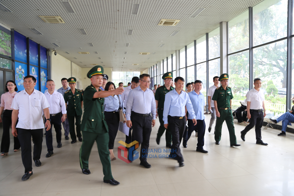 Đoàn công tác của TP Đông Hưng (Trung Quốc) khảo sát tại Cửa khẩu Quốc tế Móng Cái để phối hợp với TP Móng Cái xây dựng cửa khẩu thông minh