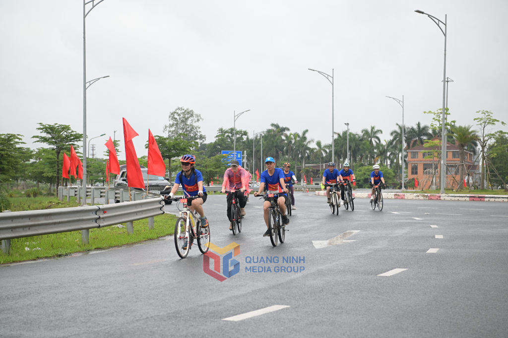 Ngày 1/5, TP Móng Cái (Việt Nam) phối hợp với thành phố Đông Hưng (Trung Quốc) tổ chức giải đạp xe qua biên giới Việt - Trung (Móng Cái - Đông Hưng) lần thứ nhất năm 2025.