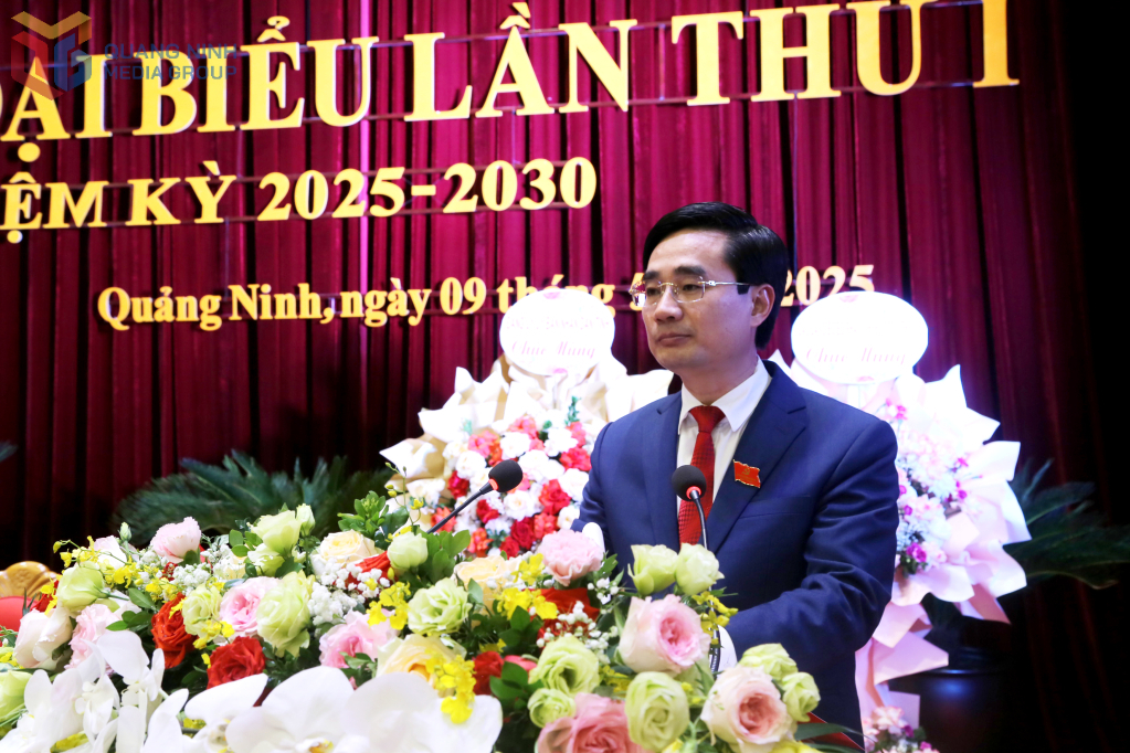 Đồng chí Nguyễn Anh Tú, Bí thư Đảng ủy, Giám đốc Sở Xây dựng trình bày báo cáo Đại hội
