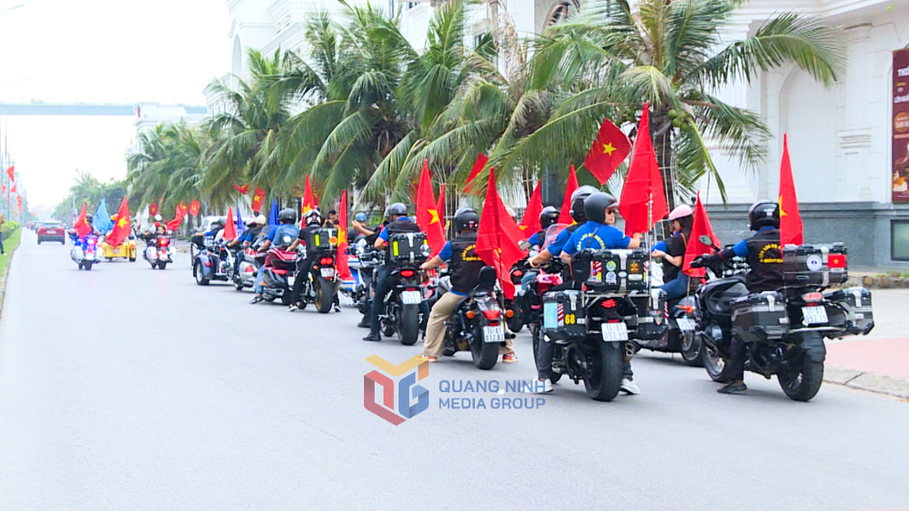 Một số hình ảnh các thành viên Câu lạc bộ Mô tô Quảng Ninh cùng một số Câu lạc bộ mô tô của một số tỉnh, thành phái Bắc đã diễu hành qua cung đường bao biển Hạ Long – Cẩm Phả.