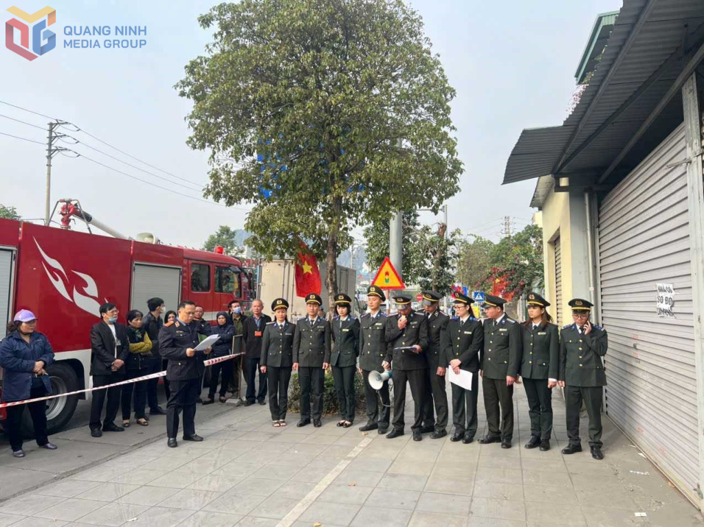 Chi cục THADS TP Cẩm Phả phối hợp cùng cơ quan chức năng địa phương tổ chức cưỡng chế thi hành án dân sự trên sự trên địa bàn, tháng 12/2024. Ảnh: Cục THADS tỉnh